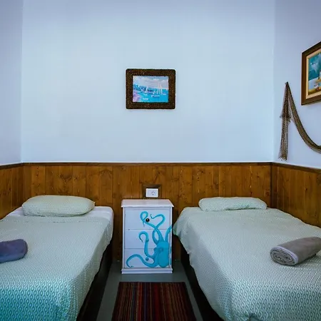 בית הארחה Blue Lagoon *