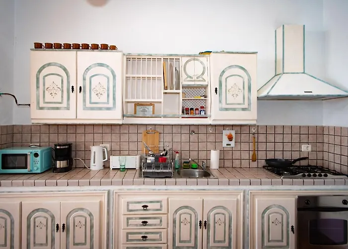 Blue Lagoon בית הארחה *